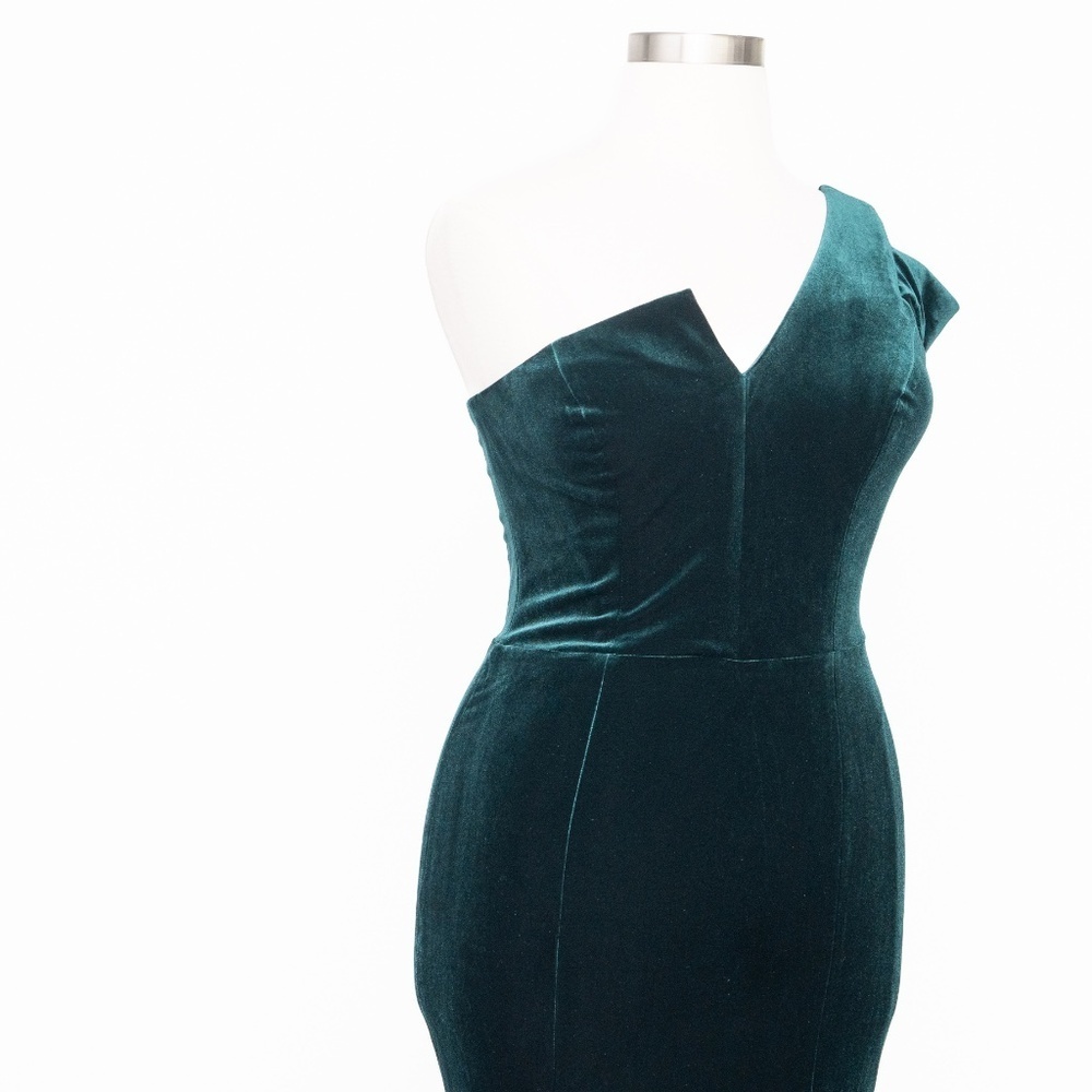 Betsy &‎ Adam | New! Ella long velvet one shoulder gown - Picture 11 of 12